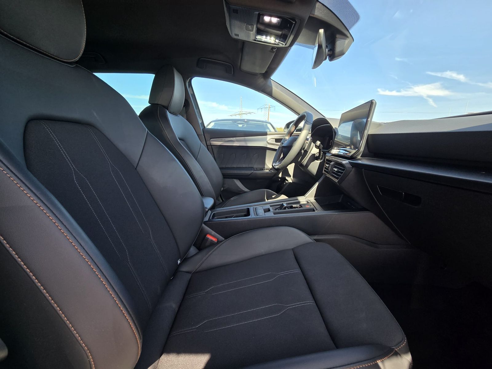 Fahrzeugabbildung CUPRA Leon 1.5 eTSI DSG MATRIX-LED*ACC*AHK*KAMERA*18"