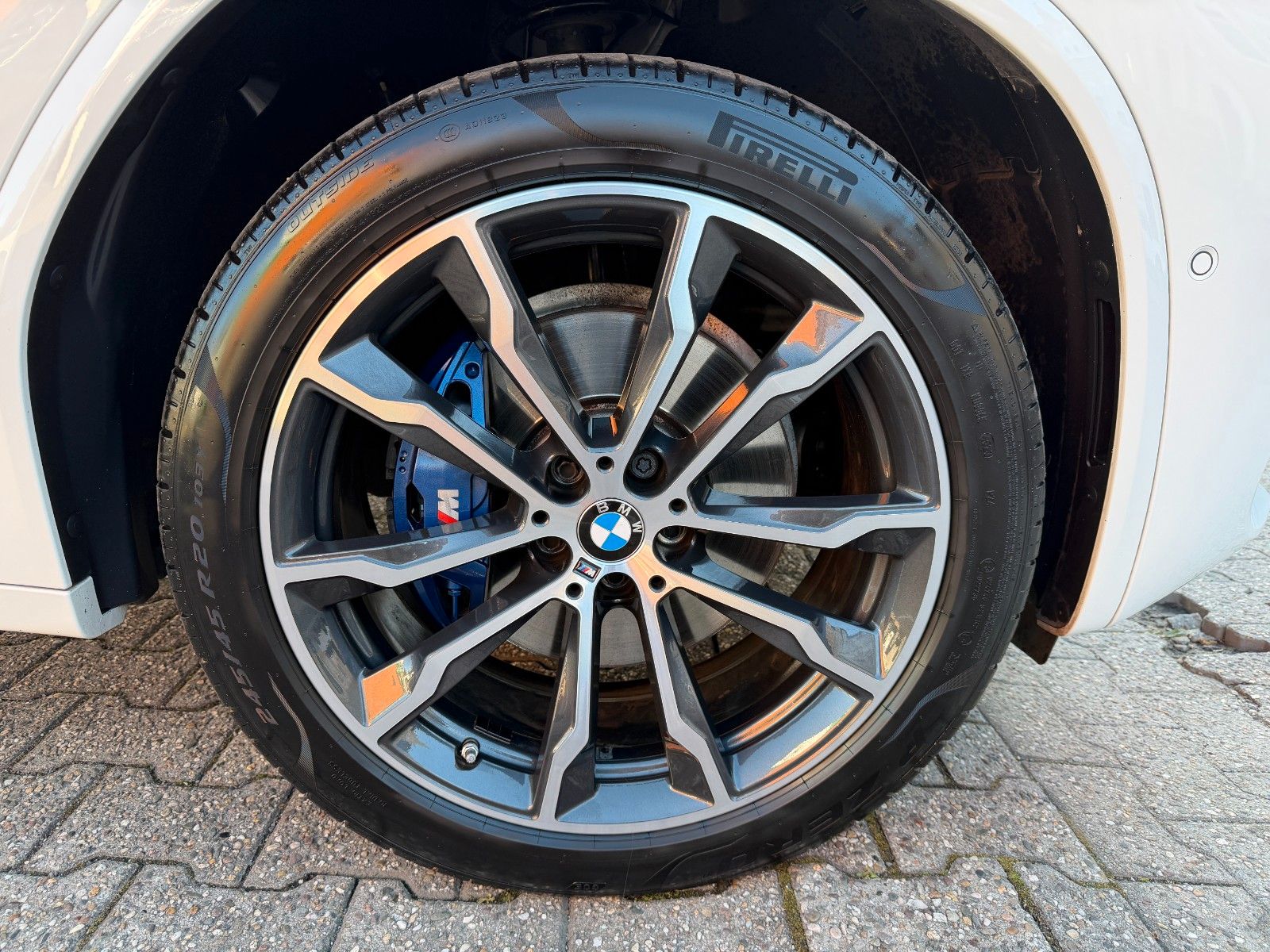 Fahrzeugabbildung BMW X4 xDrive 30 d M SPORT AHK NAVI LEDER 20 ZL. HUD