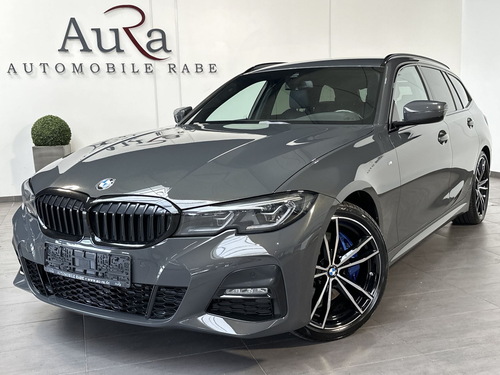 Fahrzeugabbildung BMW 320d Touring M-Sport NAV+LASER+HEAD-UP+KAMERA+PP