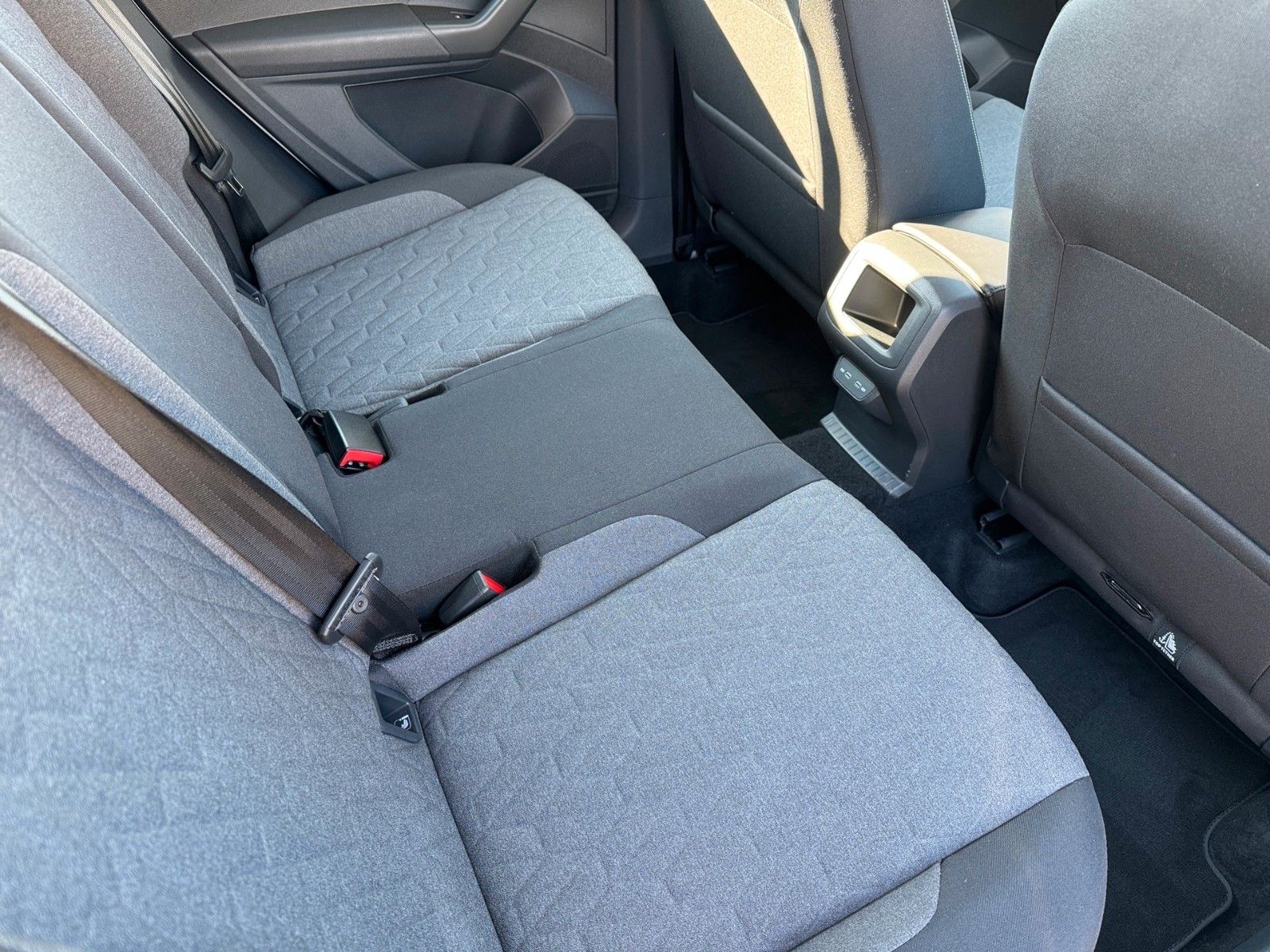 Fahrzeugabbildung Volkswagen T-Cross Life 1.0 TSI
