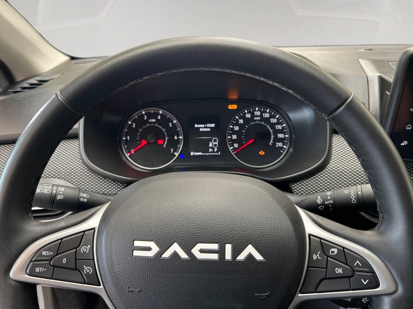 Fahrzeugabbildung Dacia LOGAN TCe 90 1.0