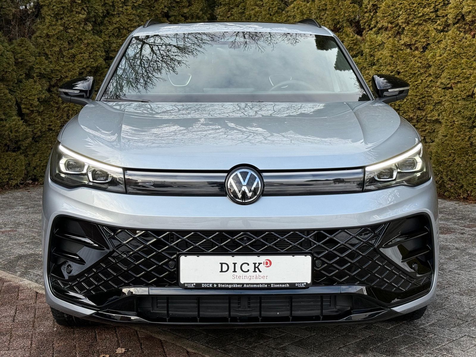 Fahrzeugabbildung Volkswagen Tiguan 2.0TSI DSG 4M R-Line MATRIX+PANO+AHK+360°