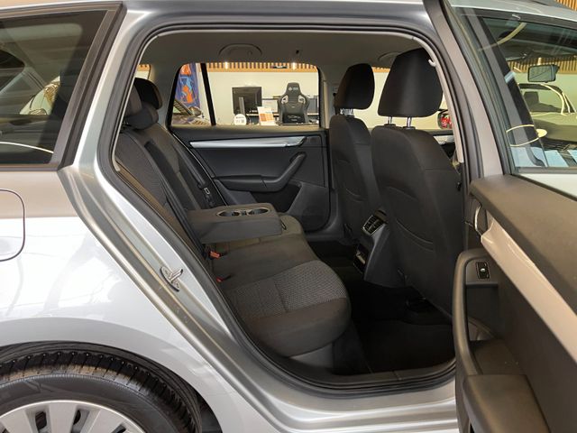 MYAUTOCENTER – Gebraucht- und Jahreswagen mit Werkstattservice in Pfaffenhofen Skoda Octavia Combi Ambition *2. Hand*Klima*PDC*Radio*