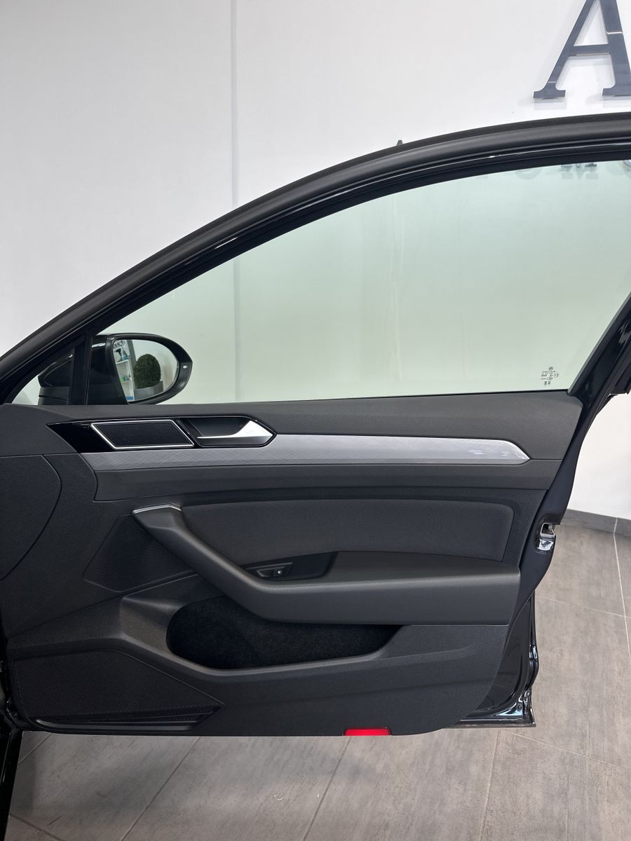 Fahrzeugabbildung Volkswagen Passat Variant 2.0 TDI DSG Business NAV+LED+ACC