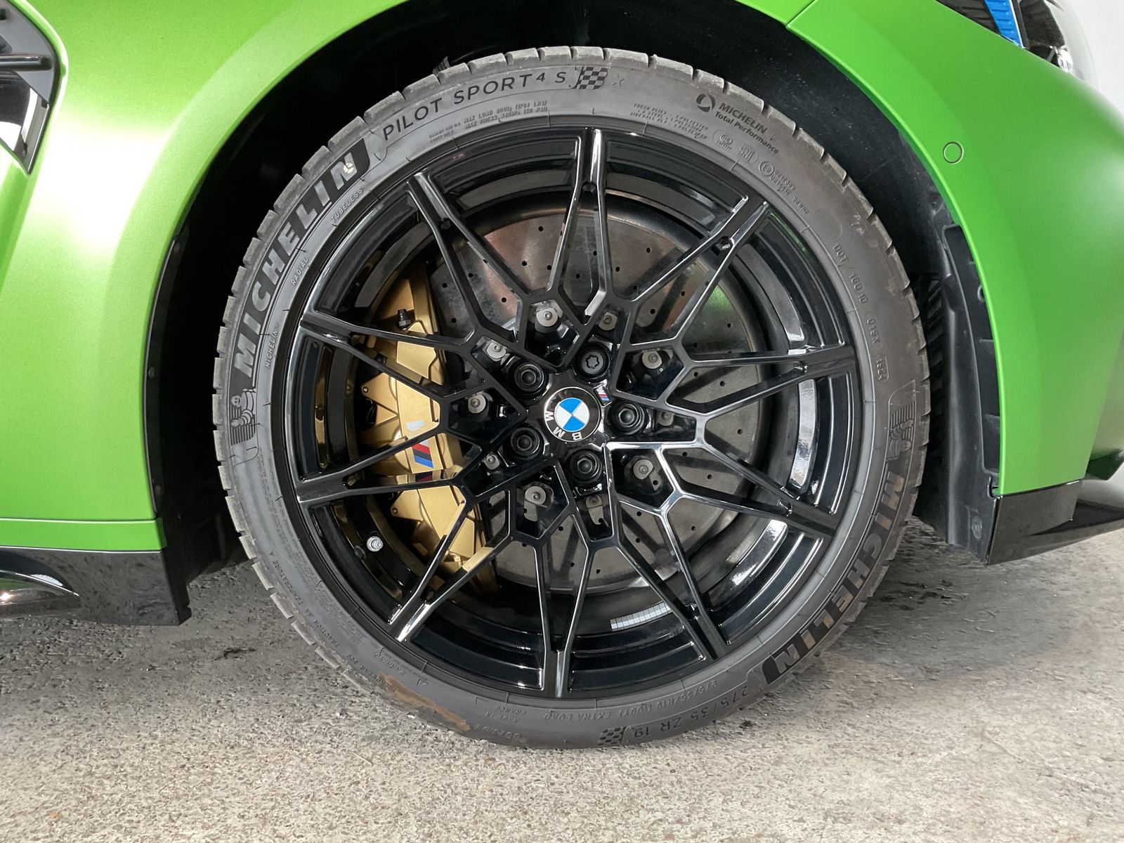 Fahrzeugabbildung BMW M3 Competition | M Carbon-Keramik-Bremse | Schal