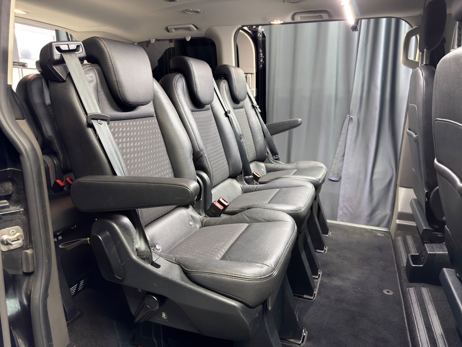 Fahrzeugabbildung Ford Tourneo Custom Sport|AUTOMATIK|LEDER|NAVI|8-SITZ