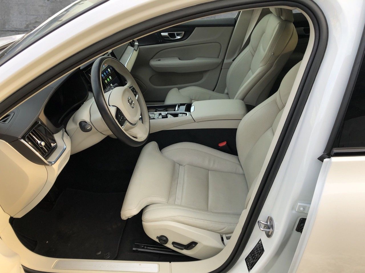 Volvo V60 T8 Twin Engine AWD Ultimate Dark Plug-In foto 9