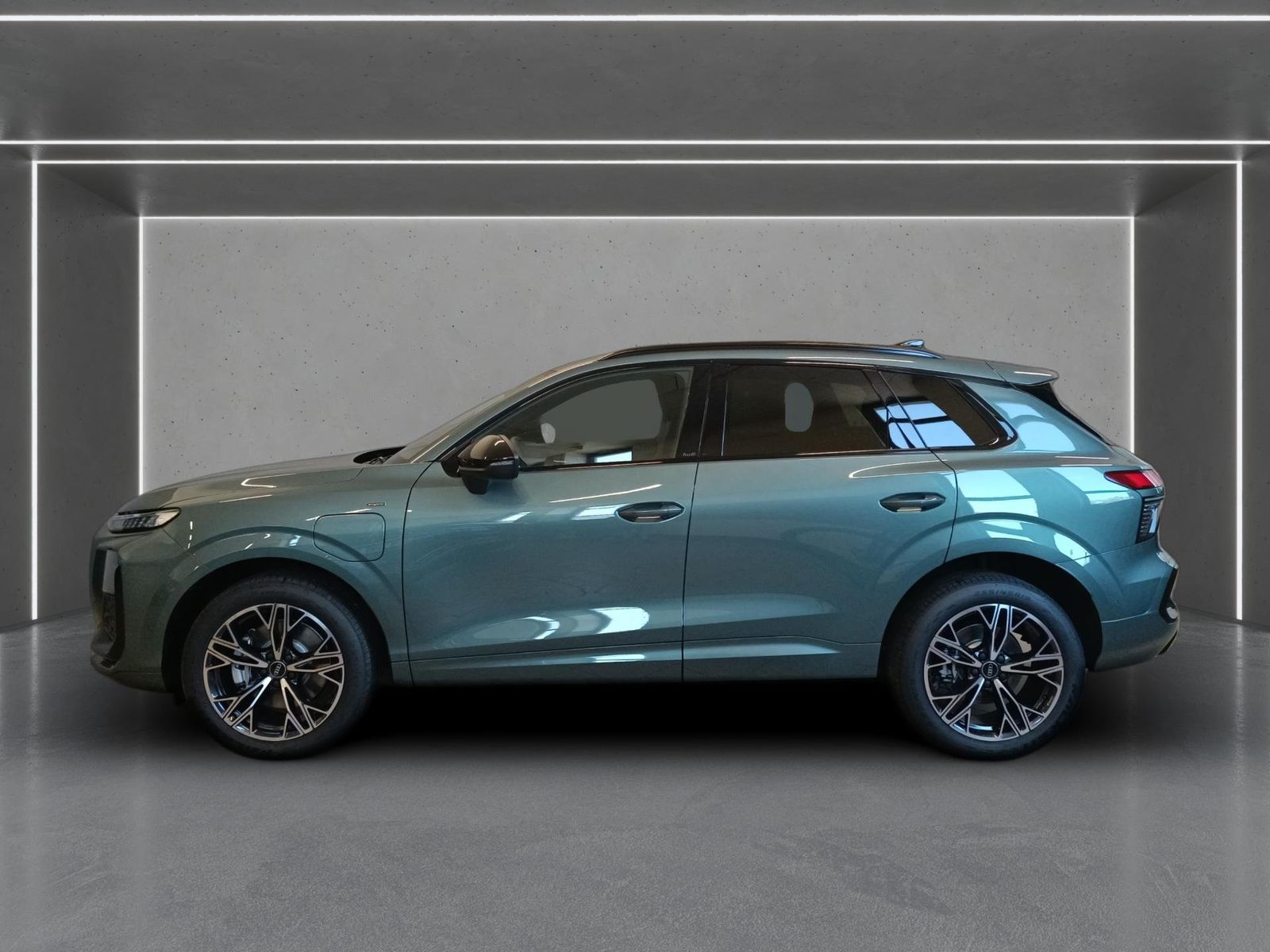 Audi Q3 SUV e-hybrid 200 kW S tronic *AHK*RFK*Klima* foto 4
