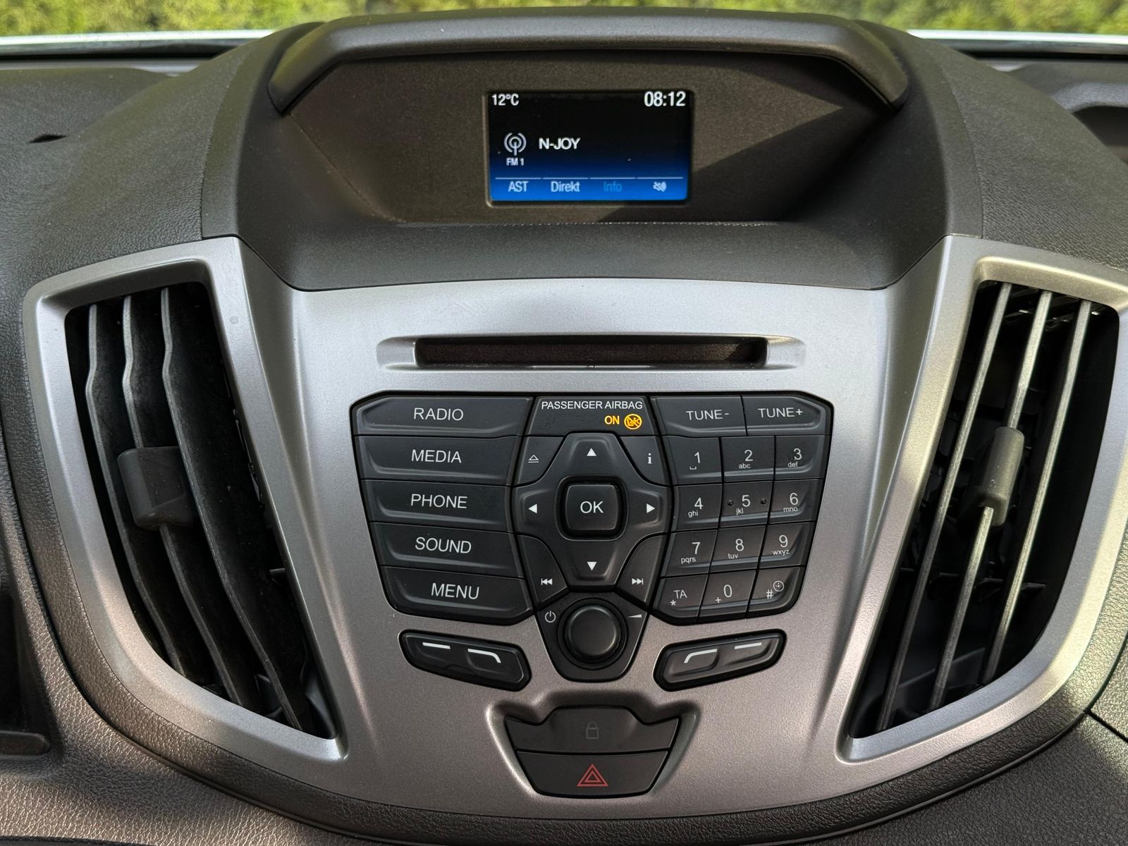 Fahrzeugabbildung Ford Transit 2.0TDCi 350 L3H3 9-Sitz+ROLLSTUHLRAMPE+