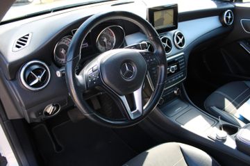 Mercedes-Benz CLA 200 Lim. *sehr gepflegt*