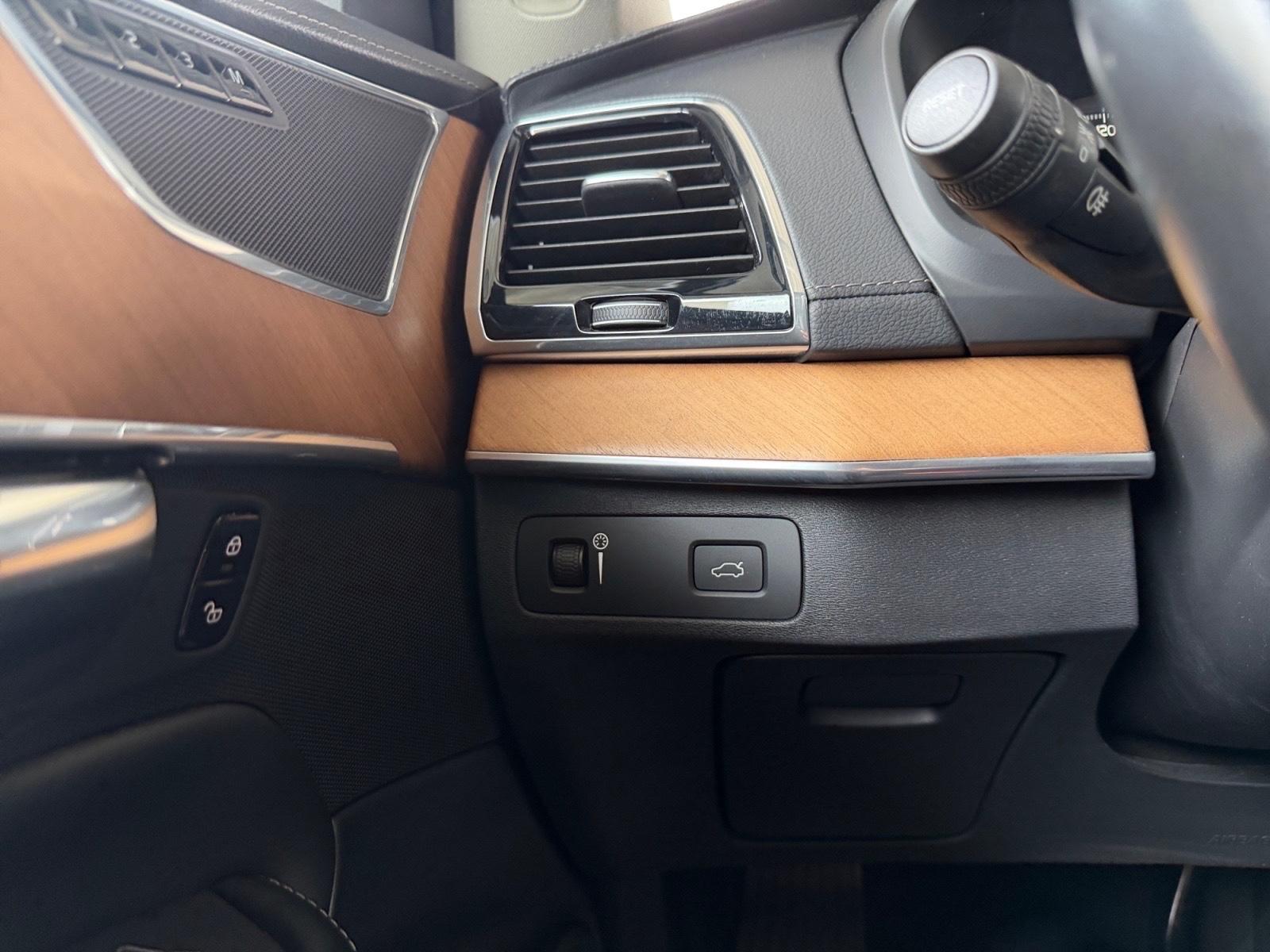 Volvo XC90 2.0 D5 Inscription AWD LEDER KAM LED CARPLA