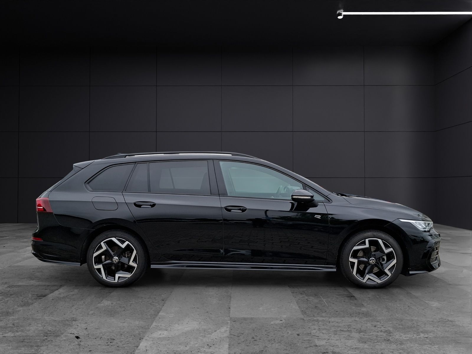 Fahrzeugabbildung Volkswagen Golf VIII Variant eTSI R-Line DSG LED Navi AID A