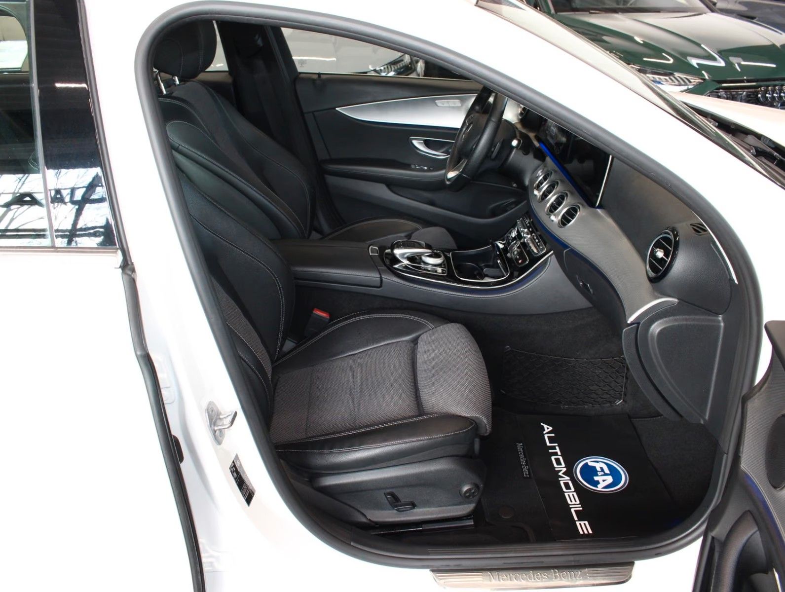 Fahrzeugabbildung Mercedes-Benz E 350 d T Avantgarde 9G 360°+LED+2.Hand