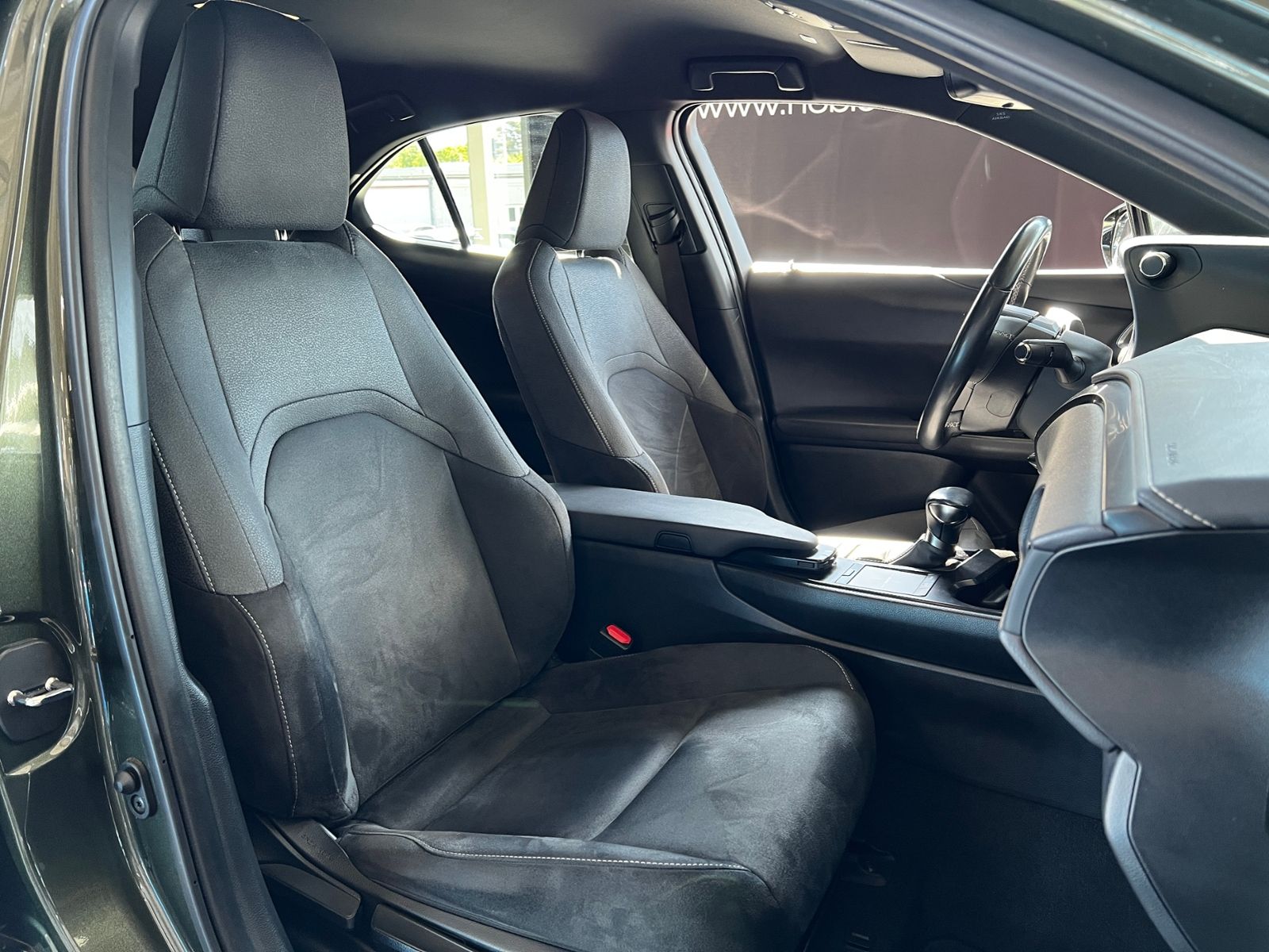 Fahrzeugabbildung Lexus UX 250 h Style Edition AHK RFK Full Link LED