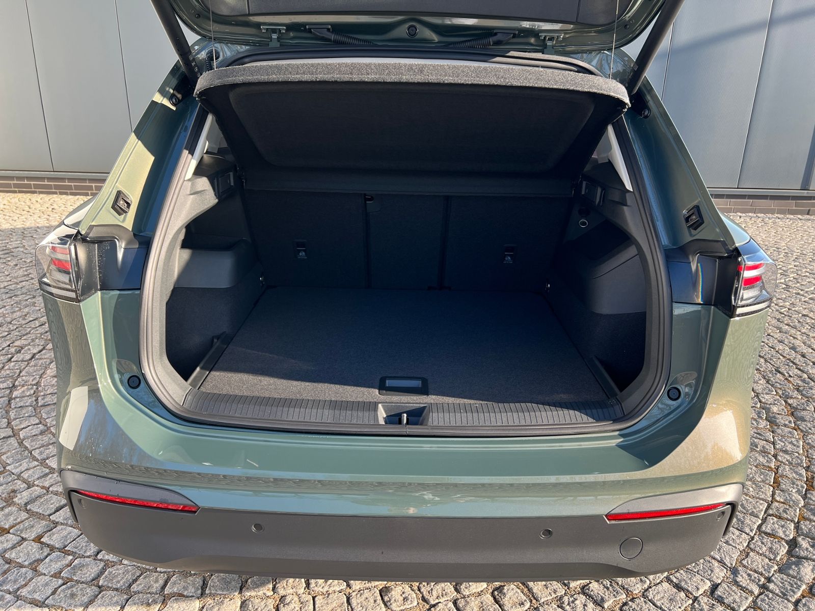 Fahrzeugabbildung Volkswagen Tiguan LIFE 1.5 eTSI DSG *AHK, LED Plus, Kamera,