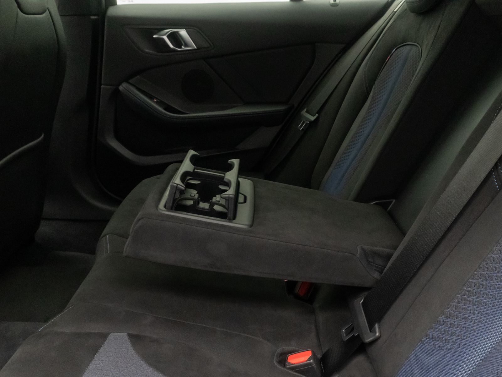 Fahrzeugabbildung BMW M135 xD HUD DAB Kamera HiFi Komfort 18Zoll