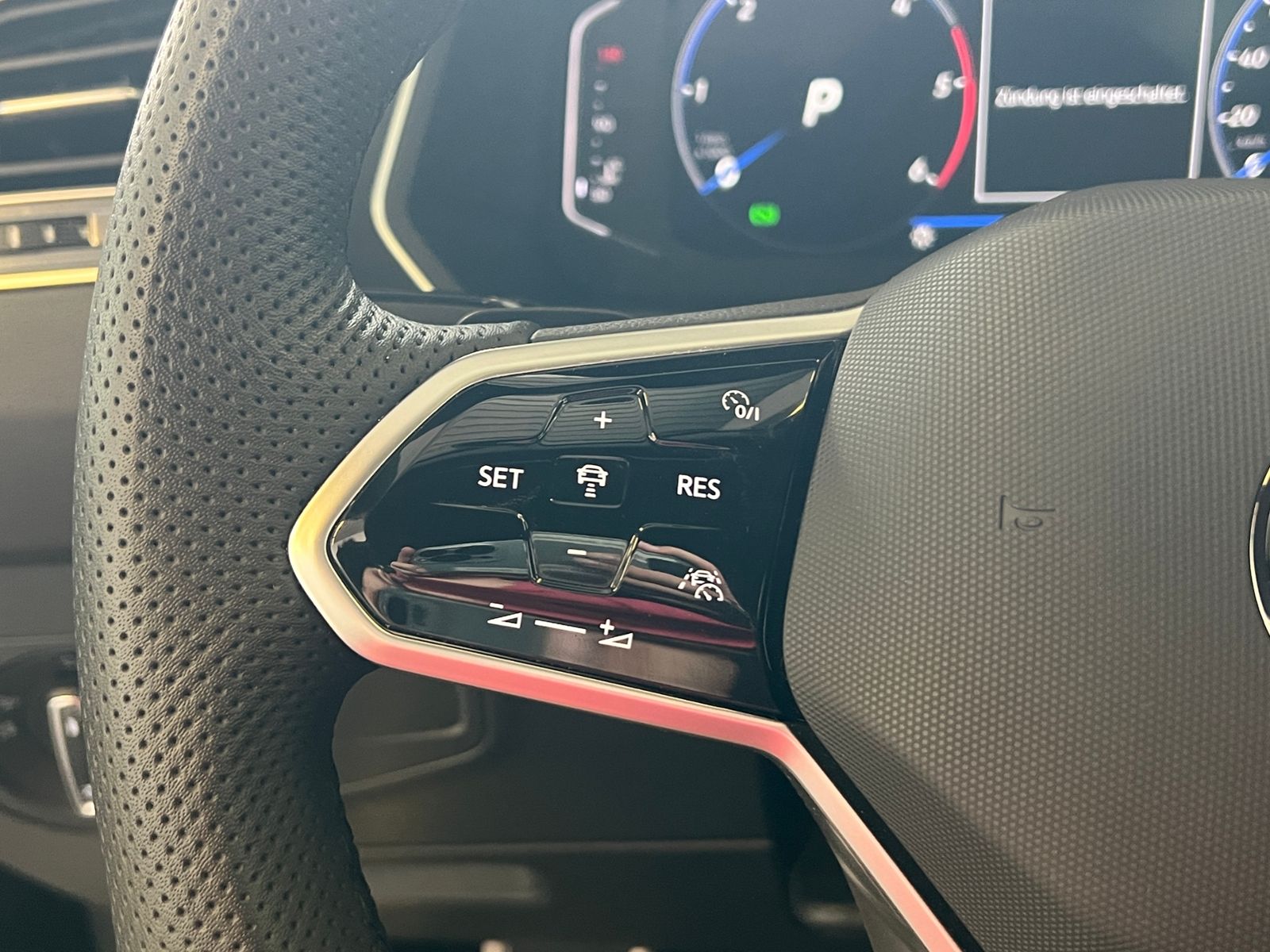 Fahrzeugabbildung Volkswagen Tiguan Allspace R-Line 2.0 TDI DSG 4Motion *AHK,