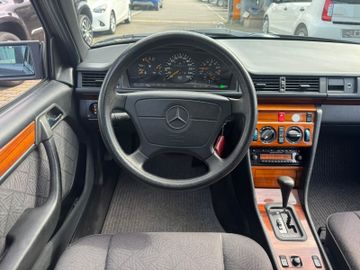 Mercedes E 280 - 9