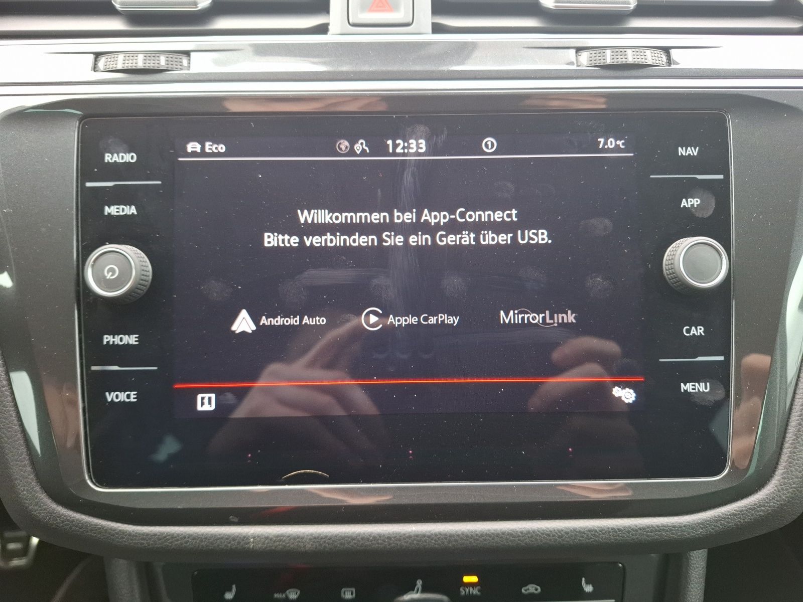 Fahrzeugabbildung Volkswagen Tiguan TSI Active LED Navi ACC RFK SH 18"