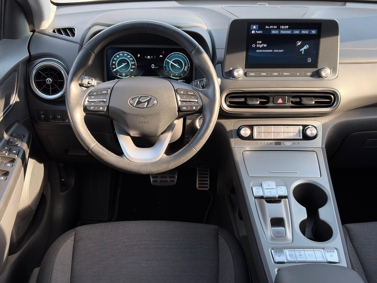 Fahrzeugabbildung Hyundai KONA E Select SHZ LHZ ACC LKA LFA Navi CarPlay