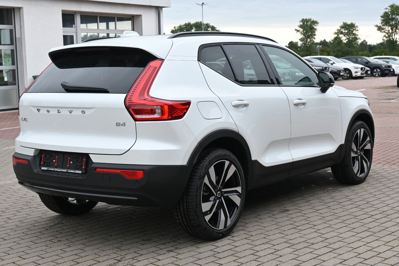 Fahrzeugabbildung Volvo XC40 B4 DKG Ultra Dark*FSHZG*PANO*360°*ACC