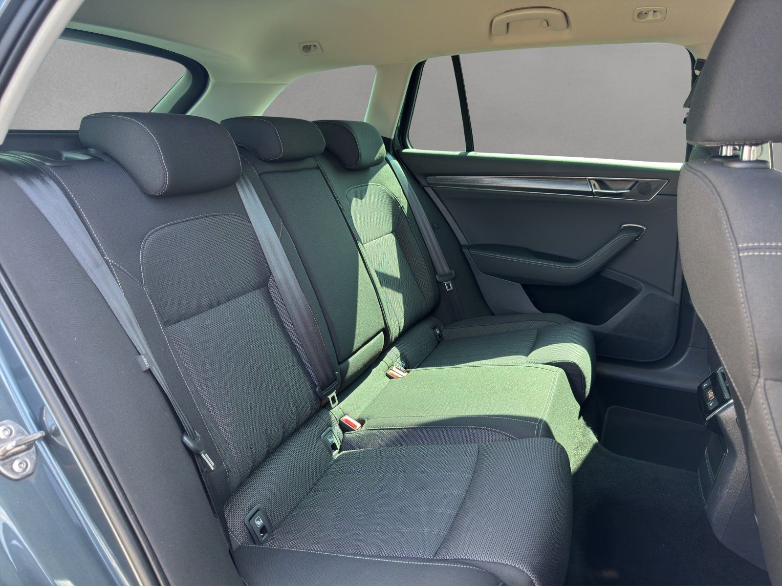 Fahrzeugabbildung SKODA Superb Combi 1.4 TSI Style iV/KAMERA/VIRTUAL/ACC