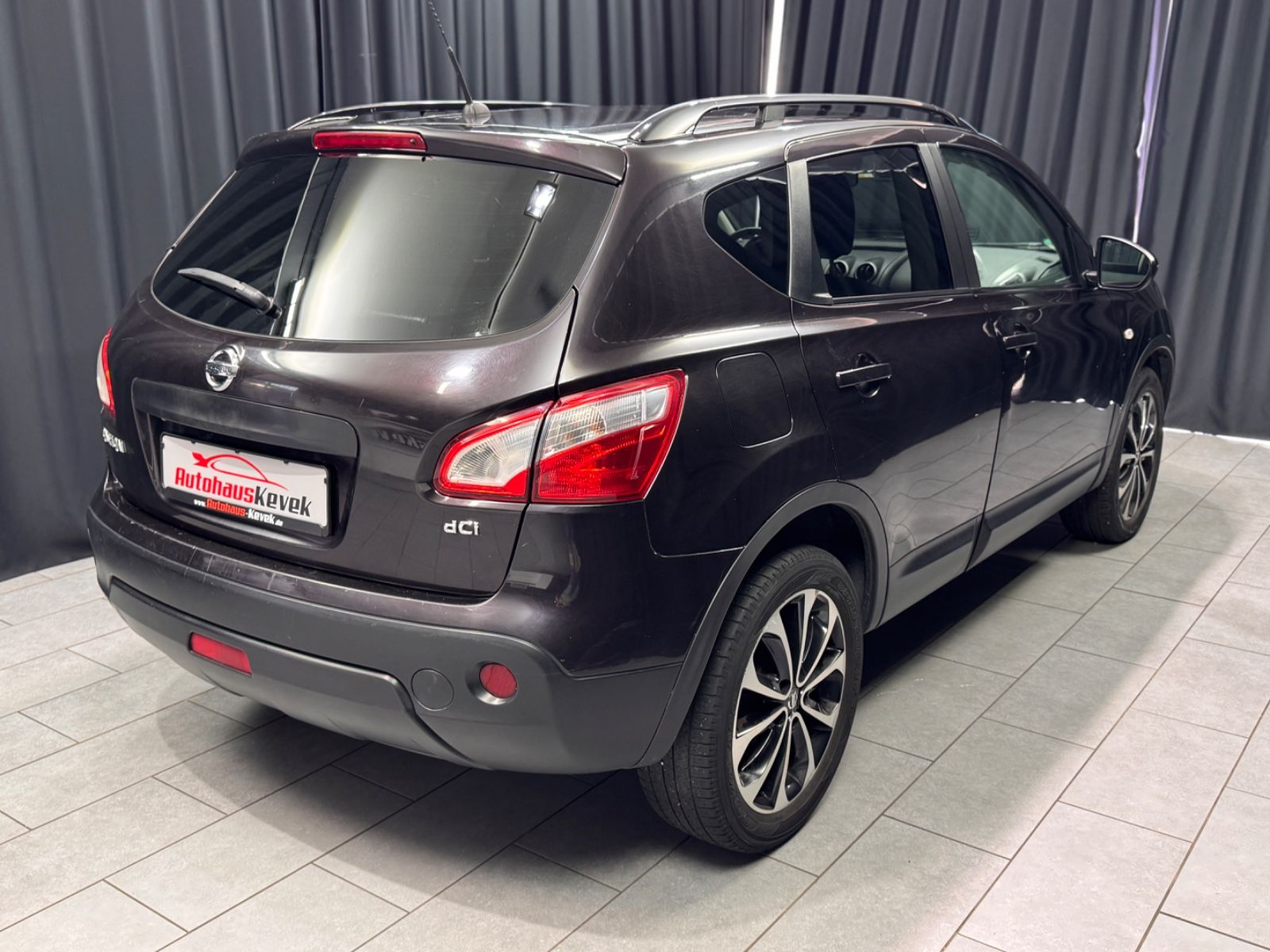 Fahrzeugabbildung Nissan Qashqai 360 4X4|AUTOMATIK|PANO|360KAMERA|NAVI|