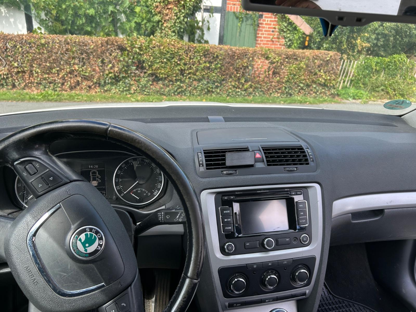 Skoda Octavia 2012 — photo 7