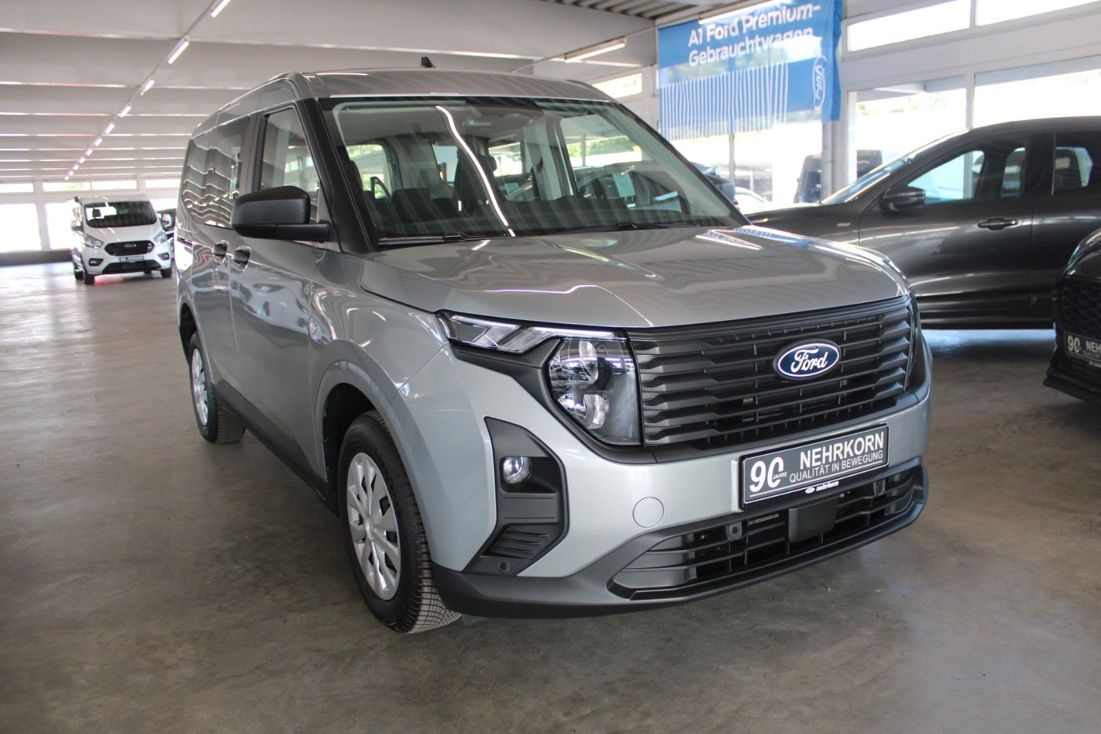 Fahrzeugabbildung Ford Tourneo Courier TREND Kamera PDC WinterPaket2