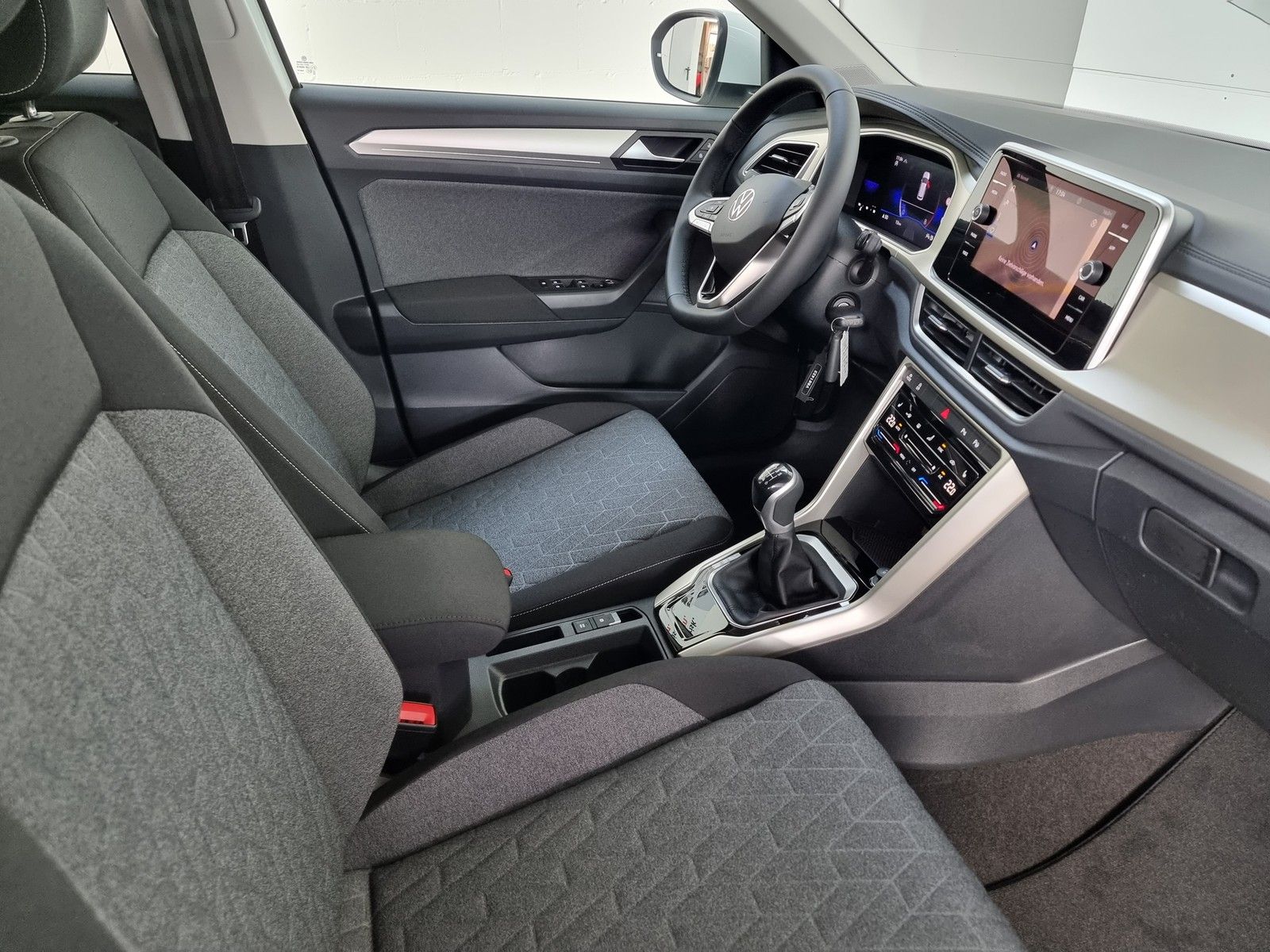 Fahrzeugabbildung Volkswagen T-Roc Move 1.0 TSI Navigation + Assistenzpaket