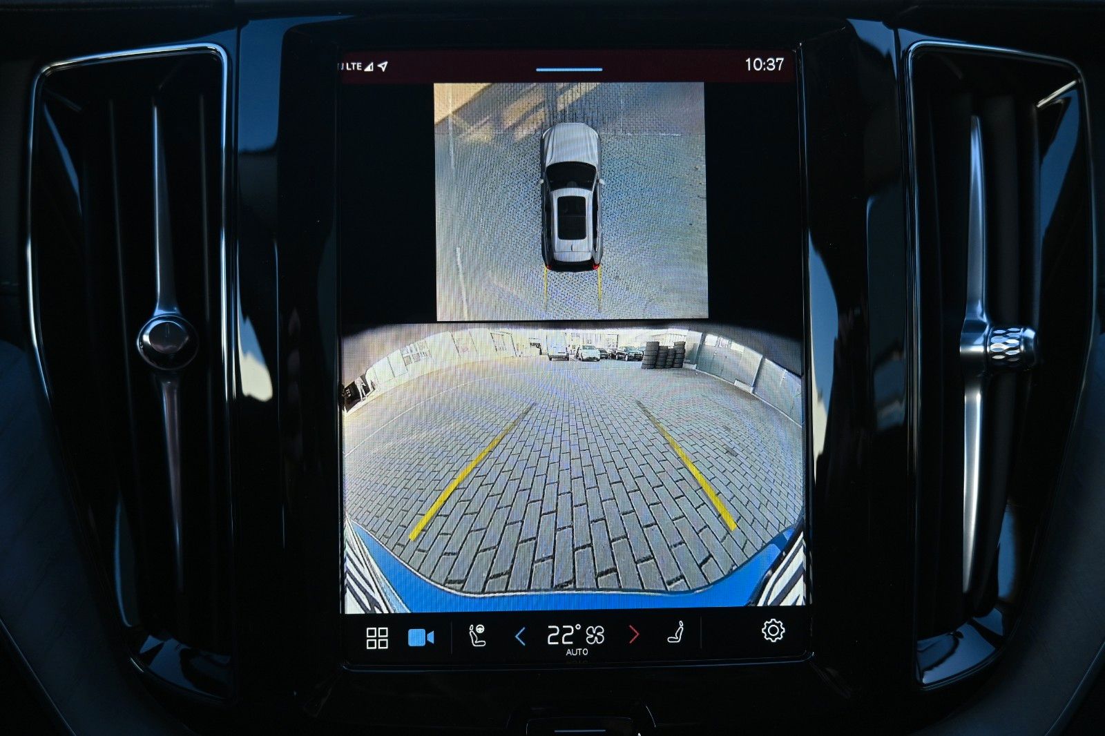 Fahrzeugabbildung Volvo XC60 B5 B AWD Ultra Dark*PANO*360°*LUFT*ACC*AHK