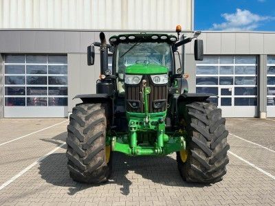 Fahrzeugabbildung John Deere 6215 Schlepper