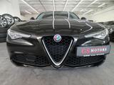 Alfa Romeo Giulia 2.2 DIESEL*NAVI*XENON*PDC*ALU*8AT - Alfa Romeo Giulia mit Diesel-Antrieb: Limousine