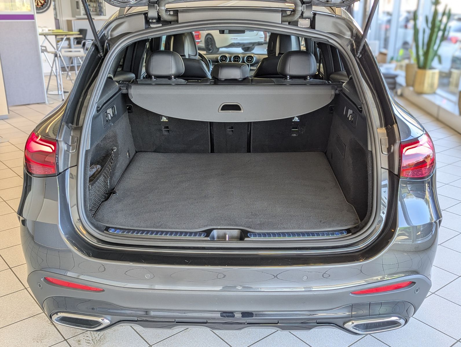 Fahrzeugabbildung Mercedes-Benz GLC 300 d 4M AMG Pano Digital-Light ACC AHK 20"