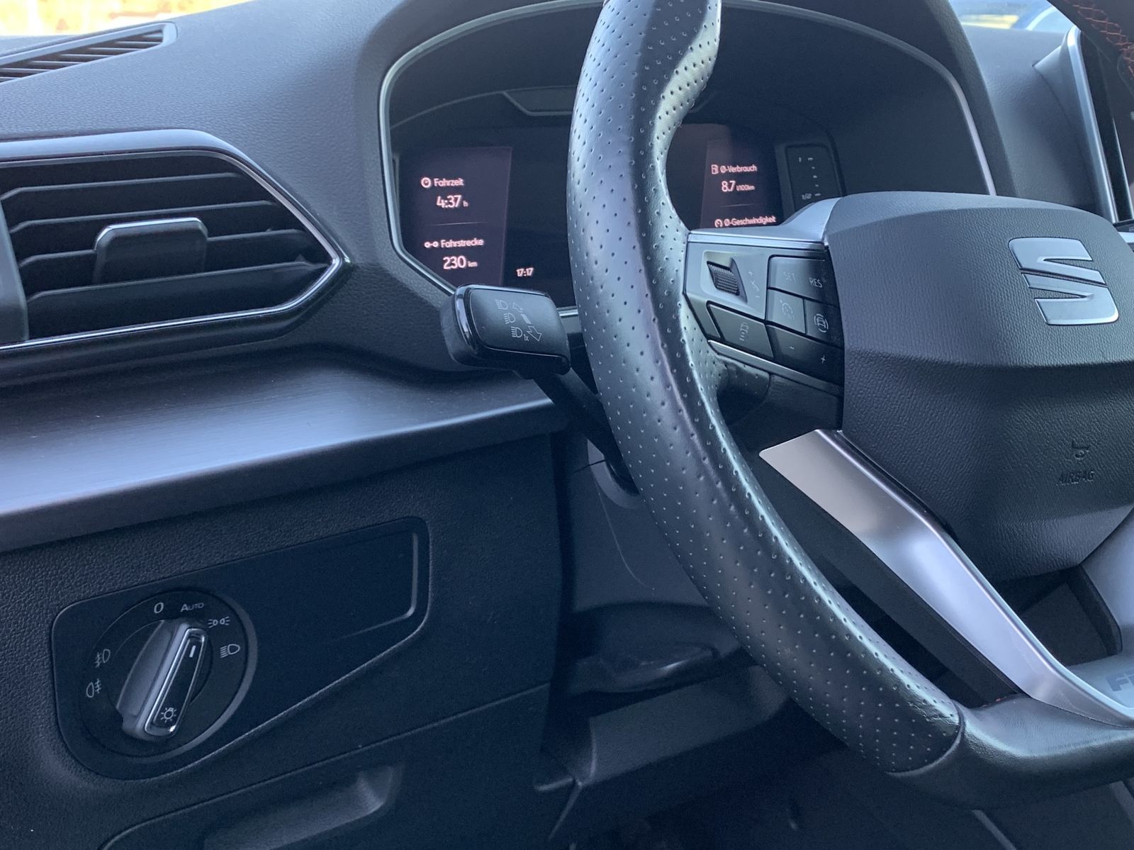Fahrzeugabbildung SEAT Tarraco 2.0 TDI*FR*4Drive*LED*AHK*Pano*Cam*Sound
