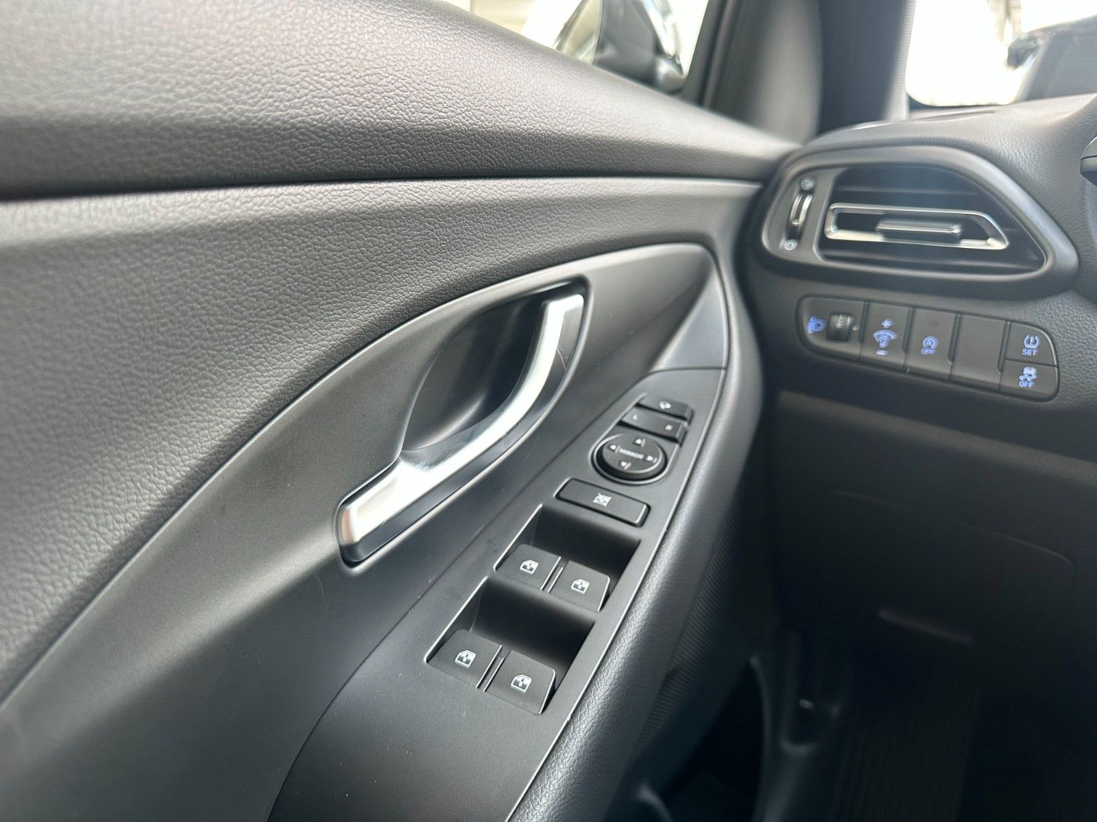 Fahrzeugabbildung Hyundai i30 Advantage Plus-Paket Toterwinkel/Navi!