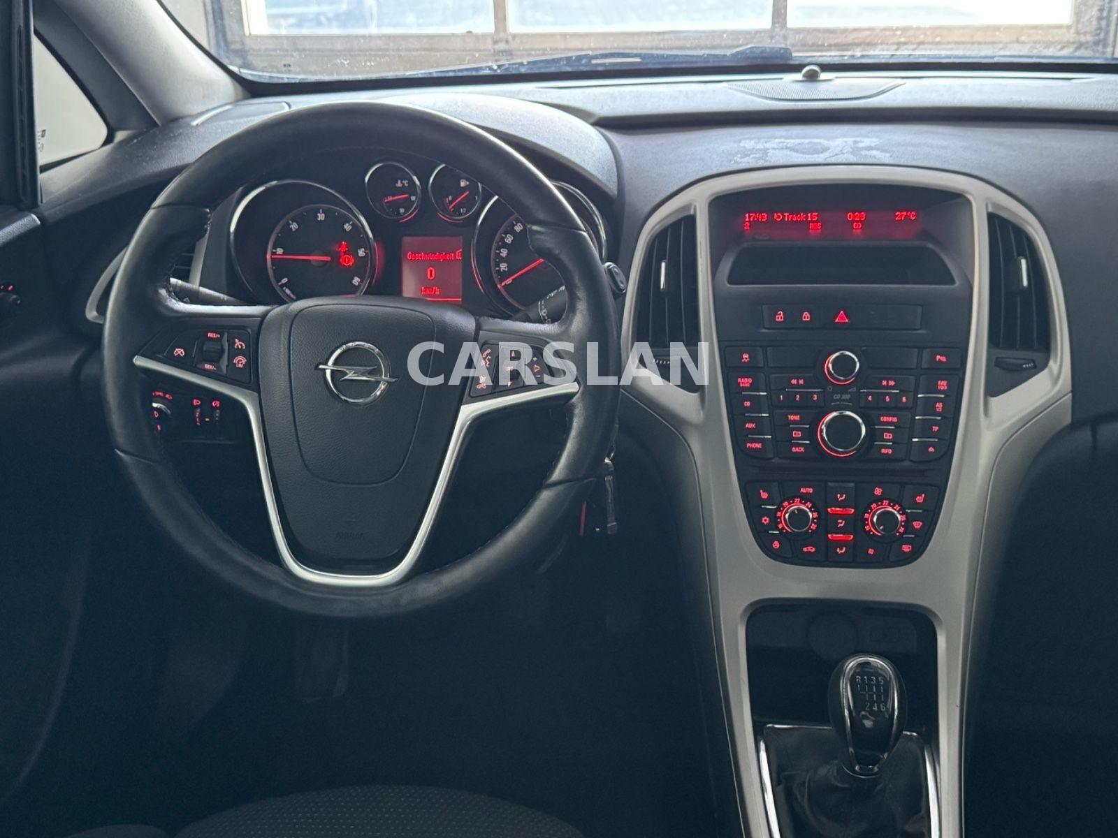 Opel Astra 2013 — photo 24