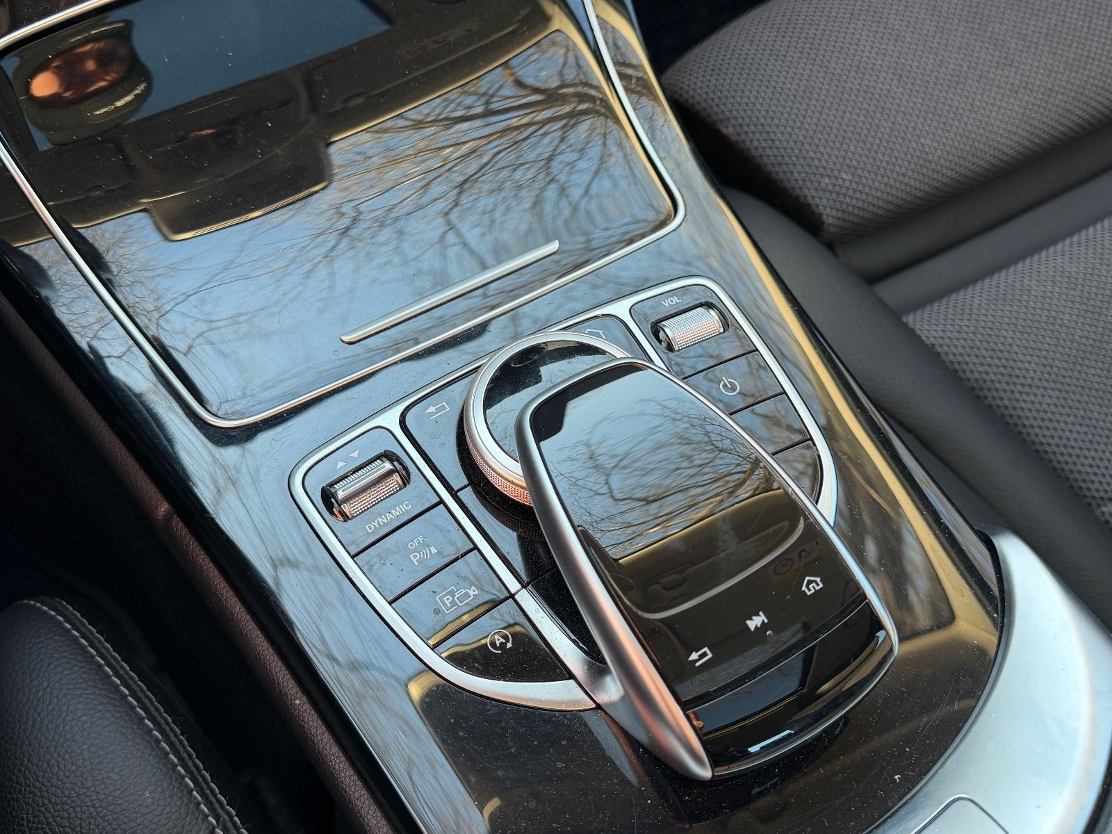 Fahrzeugabbildung Mercedes-Benz C 200 Lim. Avantgarde*SCHIEBEDACH*LED*ACC*TEILLE