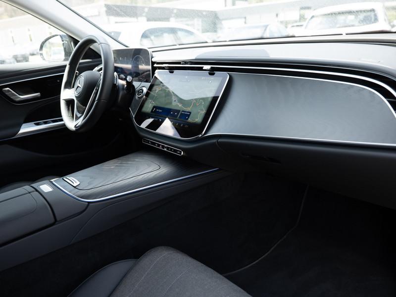 Mercedes-Benz E 220 d 4M T Avantgarde/LED/Cam/AHK/Totw/Distr