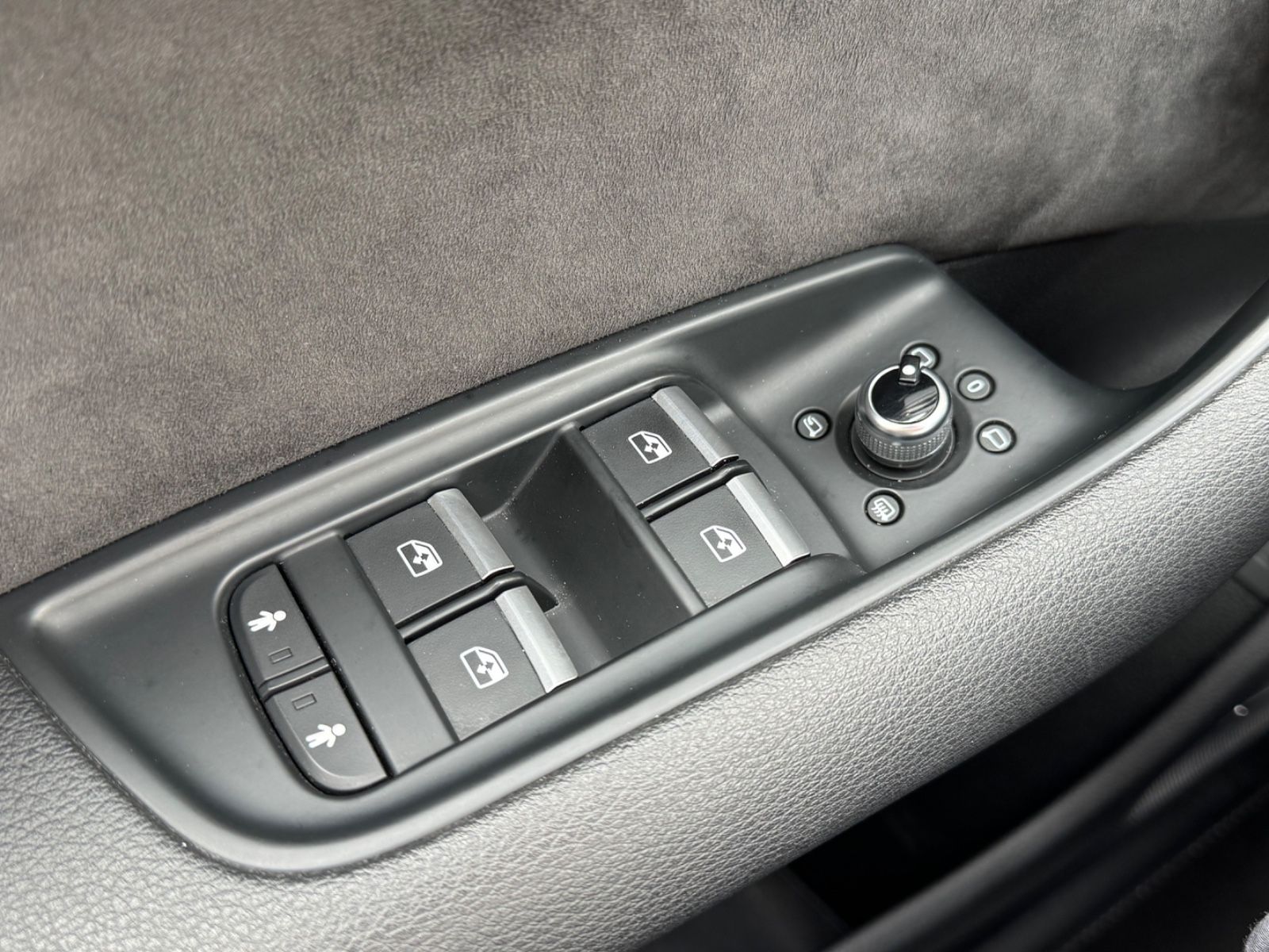 Fahrzeugabbildung Audi SQ7/RAUTEN-SITZE/PANO/AHK/360°Cam/Carbon/BOSE/