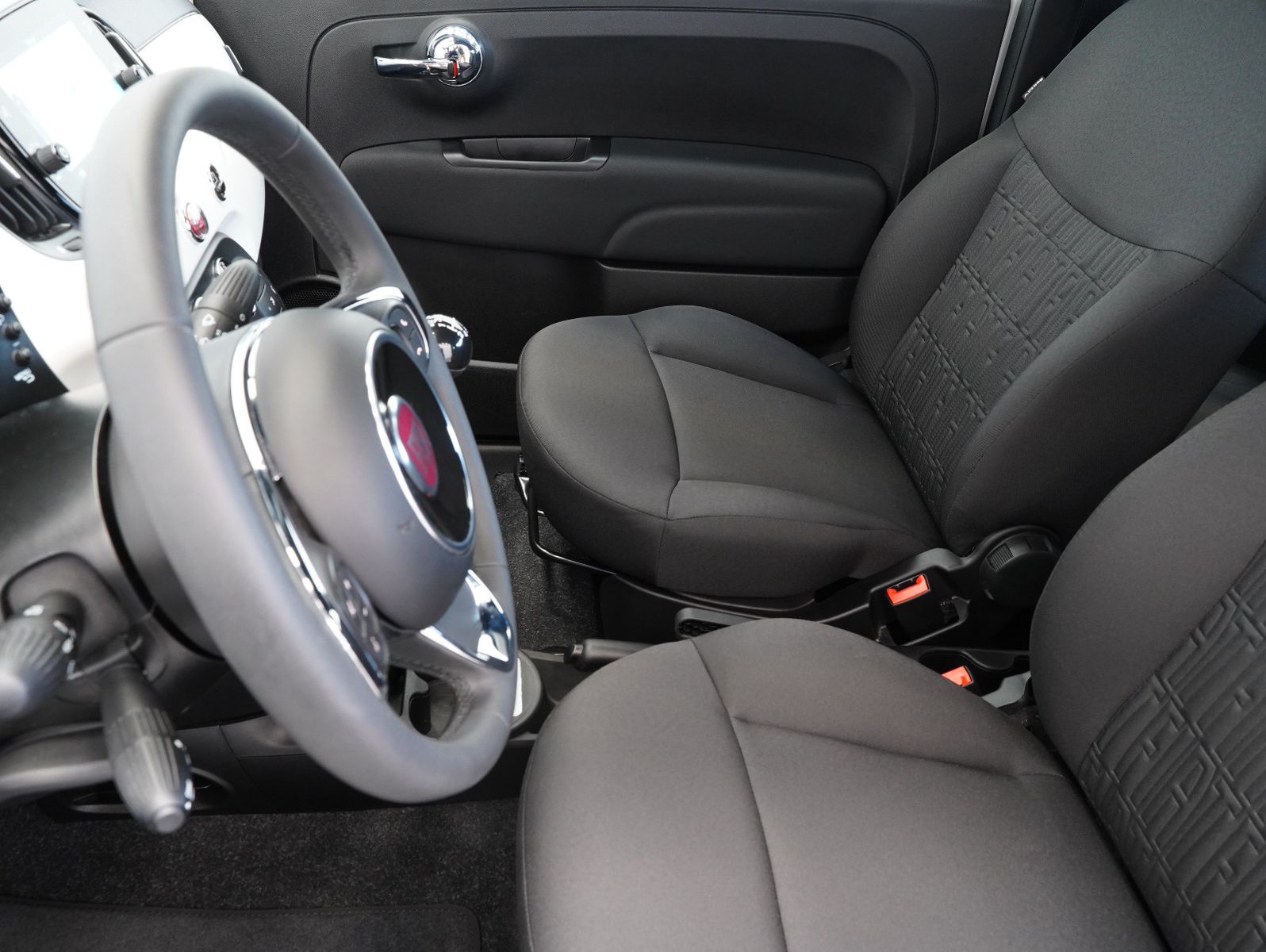 Fahrzeugabbildung Fiat 500 1.0 Mild Hybrid KOMFORT/TECH/NAVI/CARPLAY