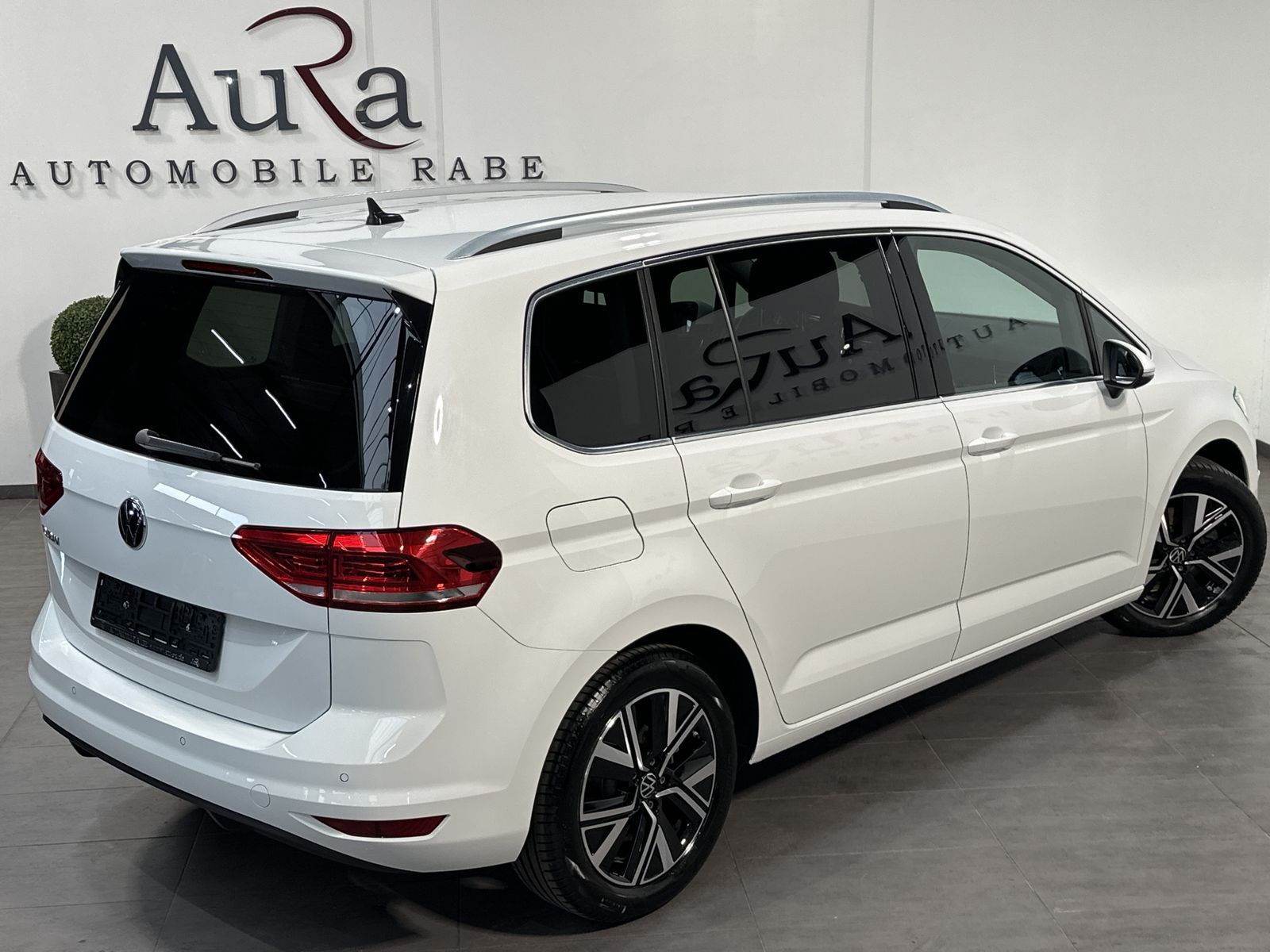 Fahrzeugabbildung Volkswagen Touran 1.5 TSI Highline+NAV+LED+ACC+AHK+KAMERA