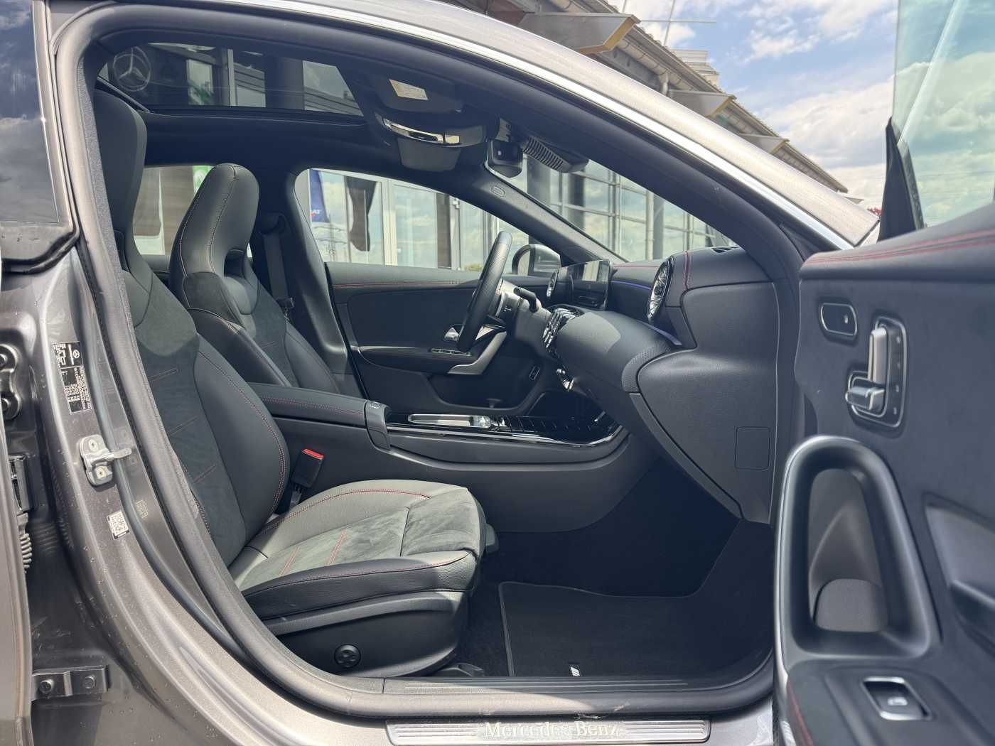 Fahrzeugabbildung Mercedes-Benz CLA 200 AMG+Pano+MultiBeam+DistrPro+HUD+360
