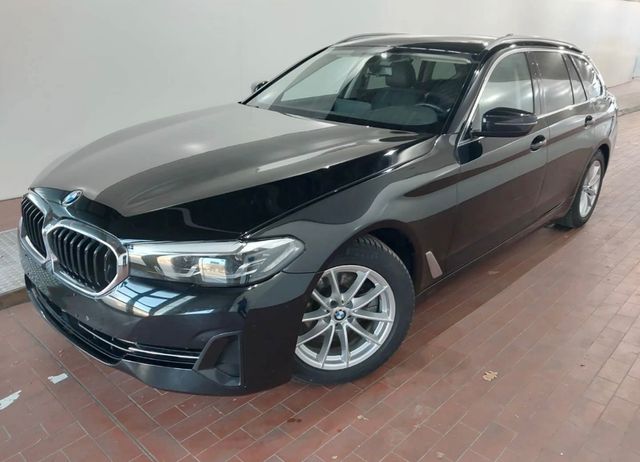 BMW Touring 520 d/PANO/LED/LEDER/AHK/H&amp;K