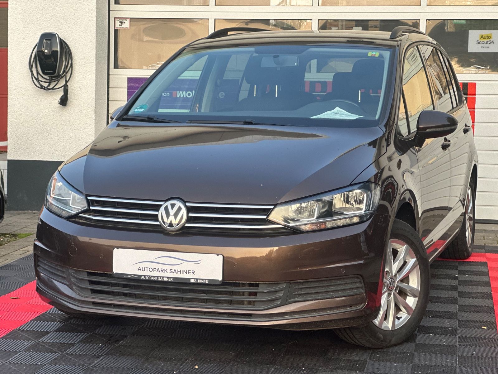 Volkswagen Touran - 1