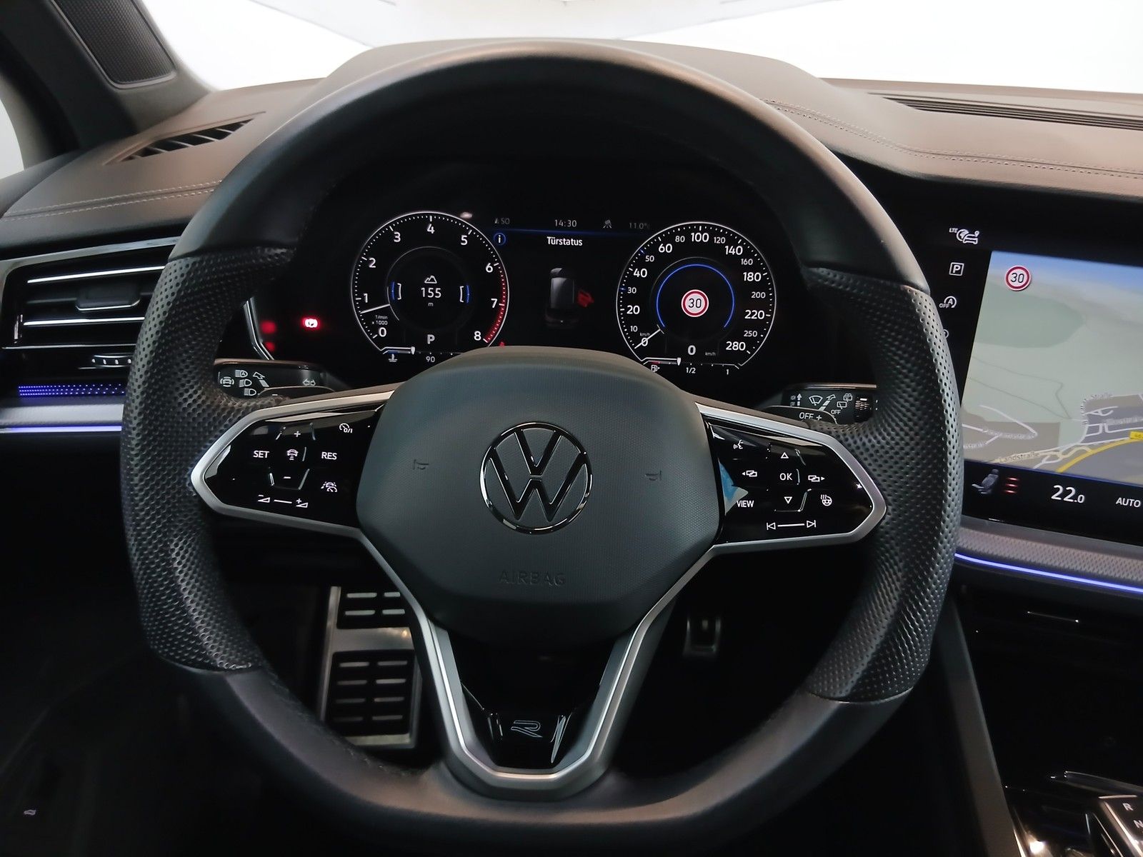 Fahrzeugabbildung Volkswagen Touareg R-Line 3,0 TSI UPE 96.000 +Navi+AHK+LED