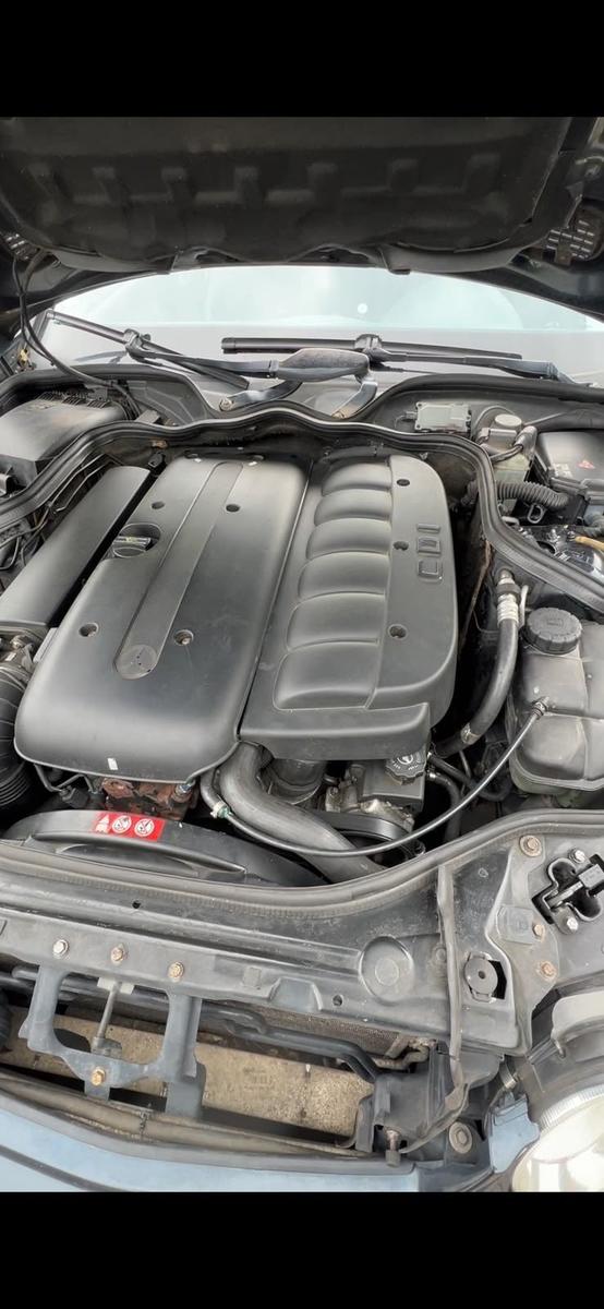 Mercedes-Benz E 320