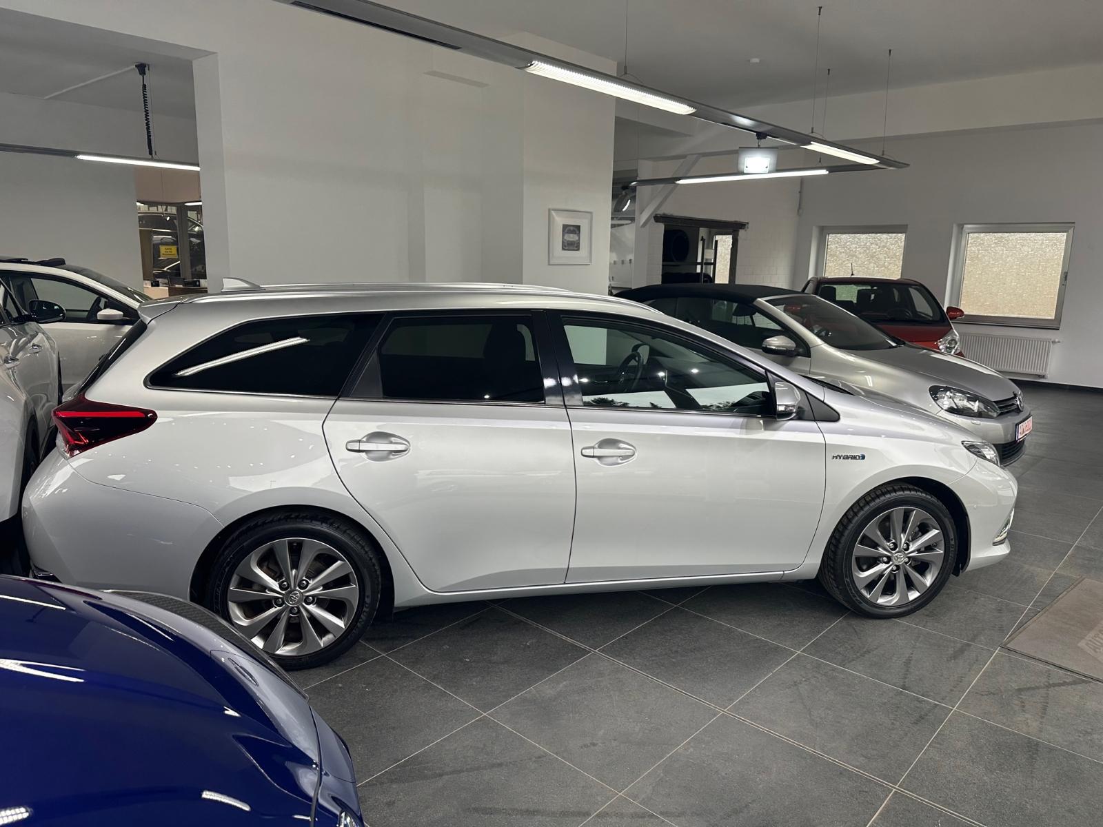 showroom-image-top