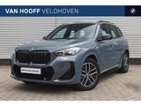 BMW iX1 xDrive30 M Sport / Panoramadak / Trekhaak / - graue BMW iX1