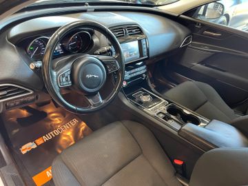 Jaguar XE Pure *NAVI*360°*SZHZ*TEMPO*BI-XENON*PDC*TOUCH